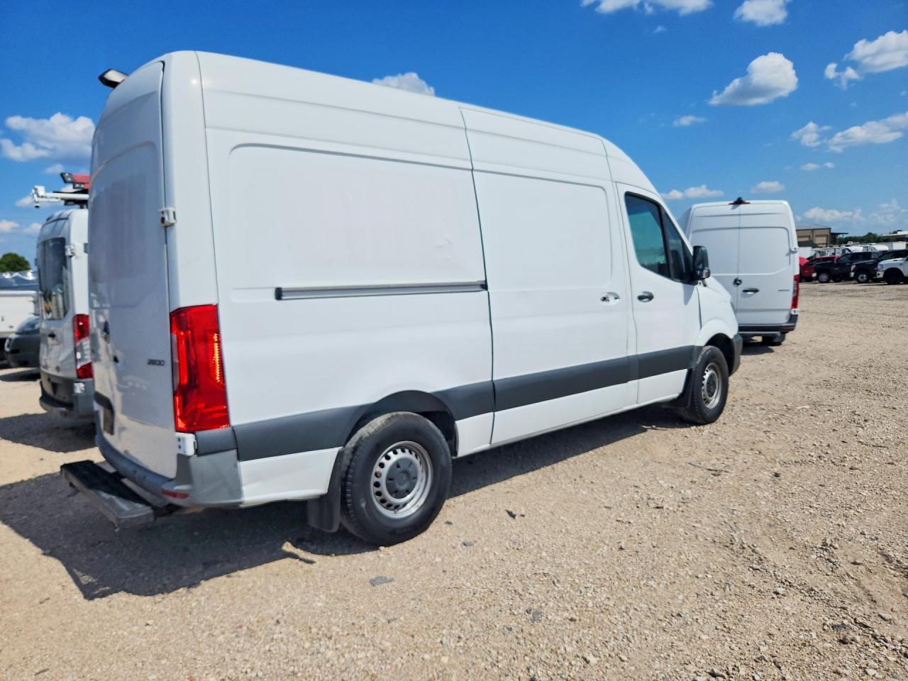 2022 Mercedes-Benz Sprinter 2500 Delivery Van - Фото 3