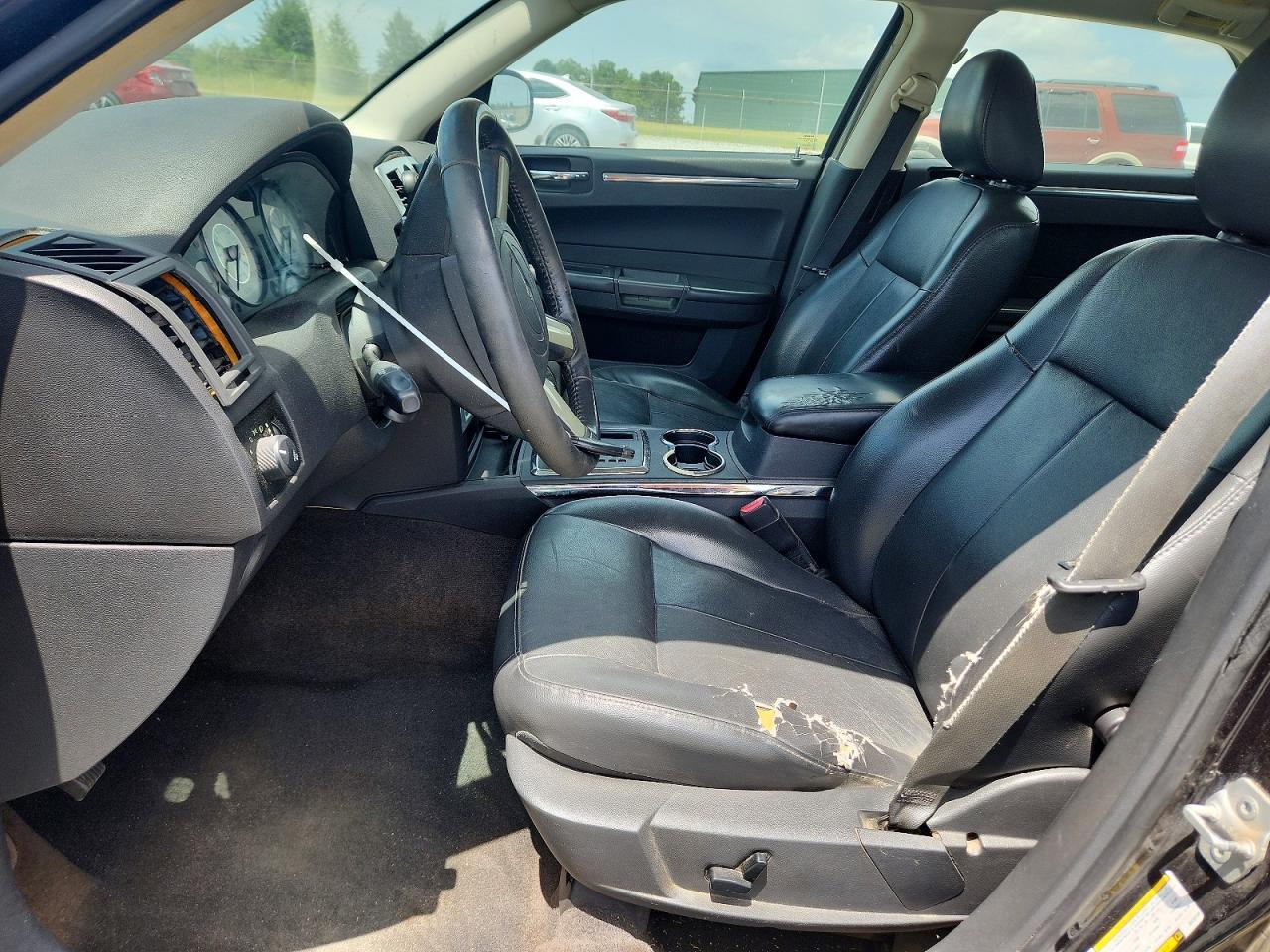 2010 Chrysler 300 Touring - Image 7