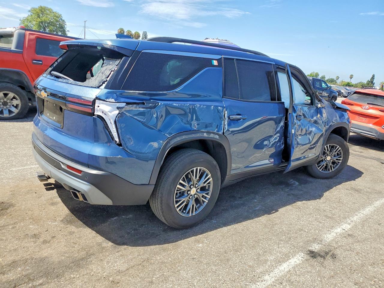 2026 Chevrolet Traverse Lt - Фото 3