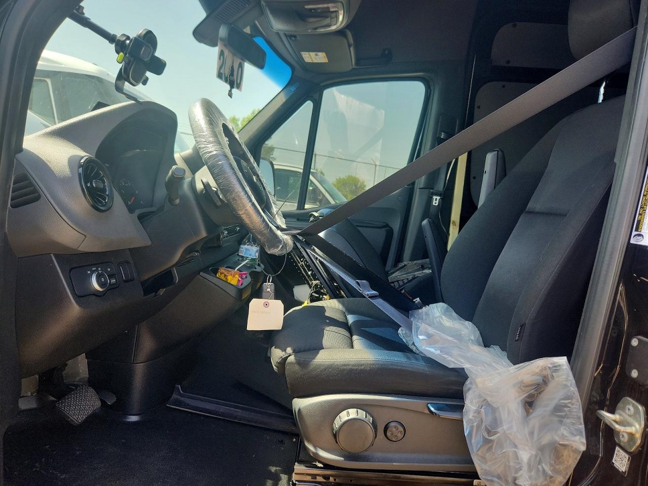 2022 Mercedes-Benz Sprinter 2500 - Фото 7