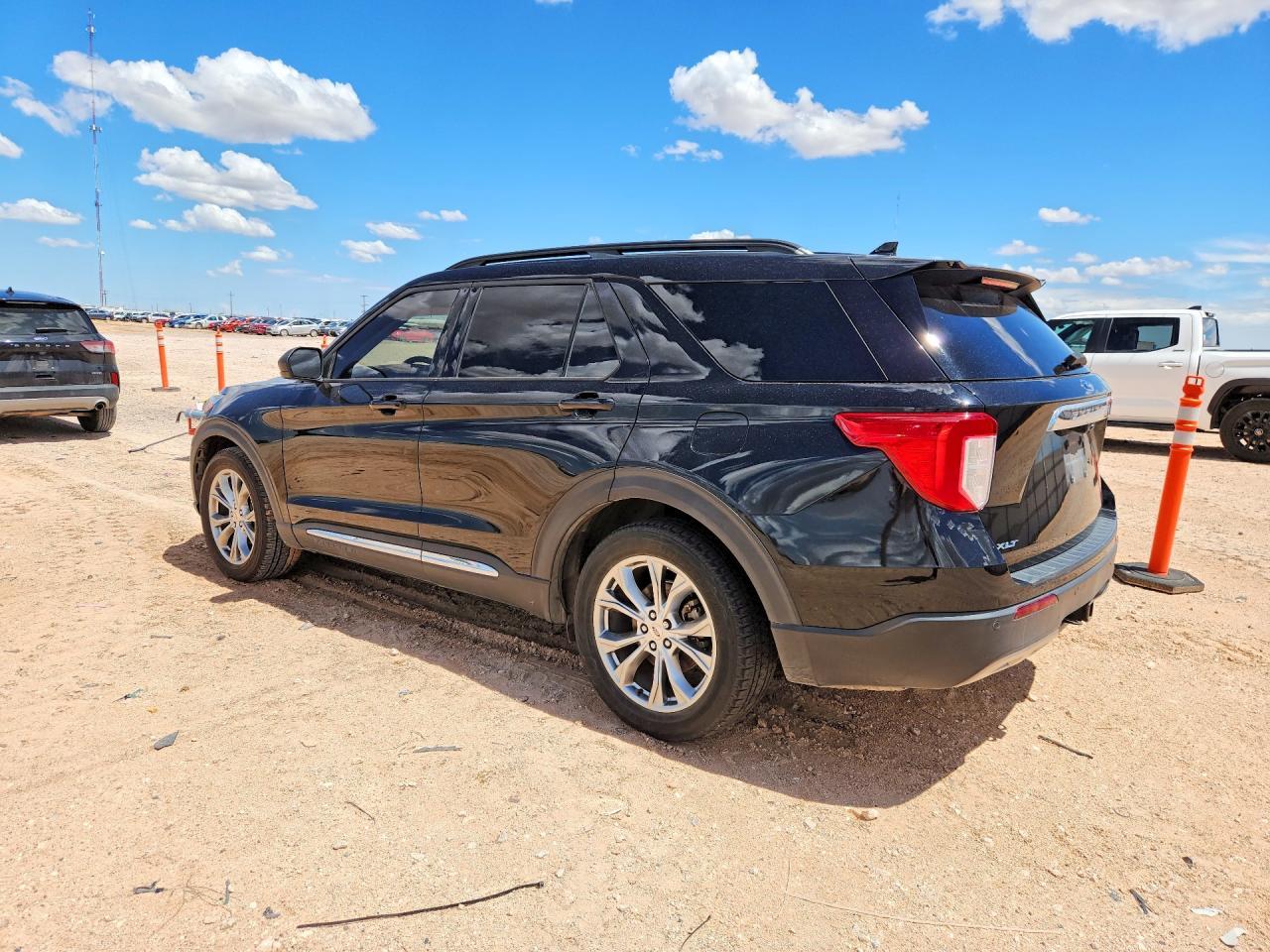 2020 Ford Explorer Xlt - Image 2