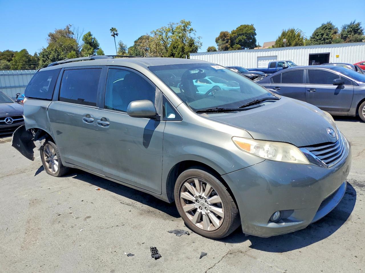 2011 Toyota Sienna Xle 7-Passenger - Фото 4