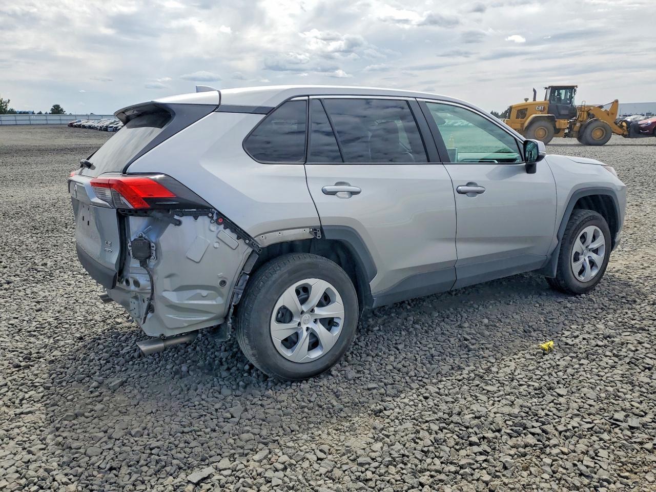 2025 Toyota Rav4 Le - Image 3