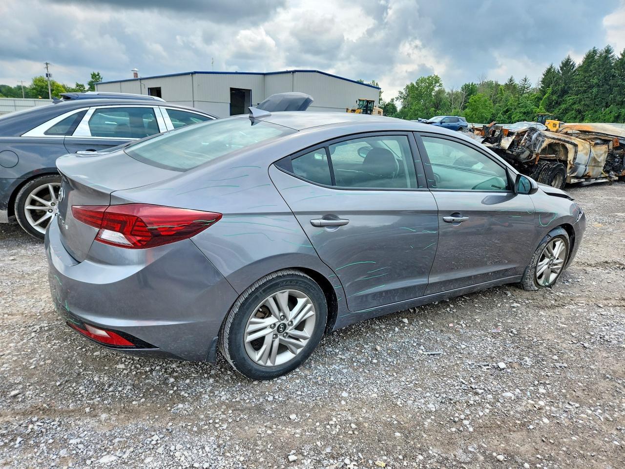 2020 Hyundai Elantra - Фото 3