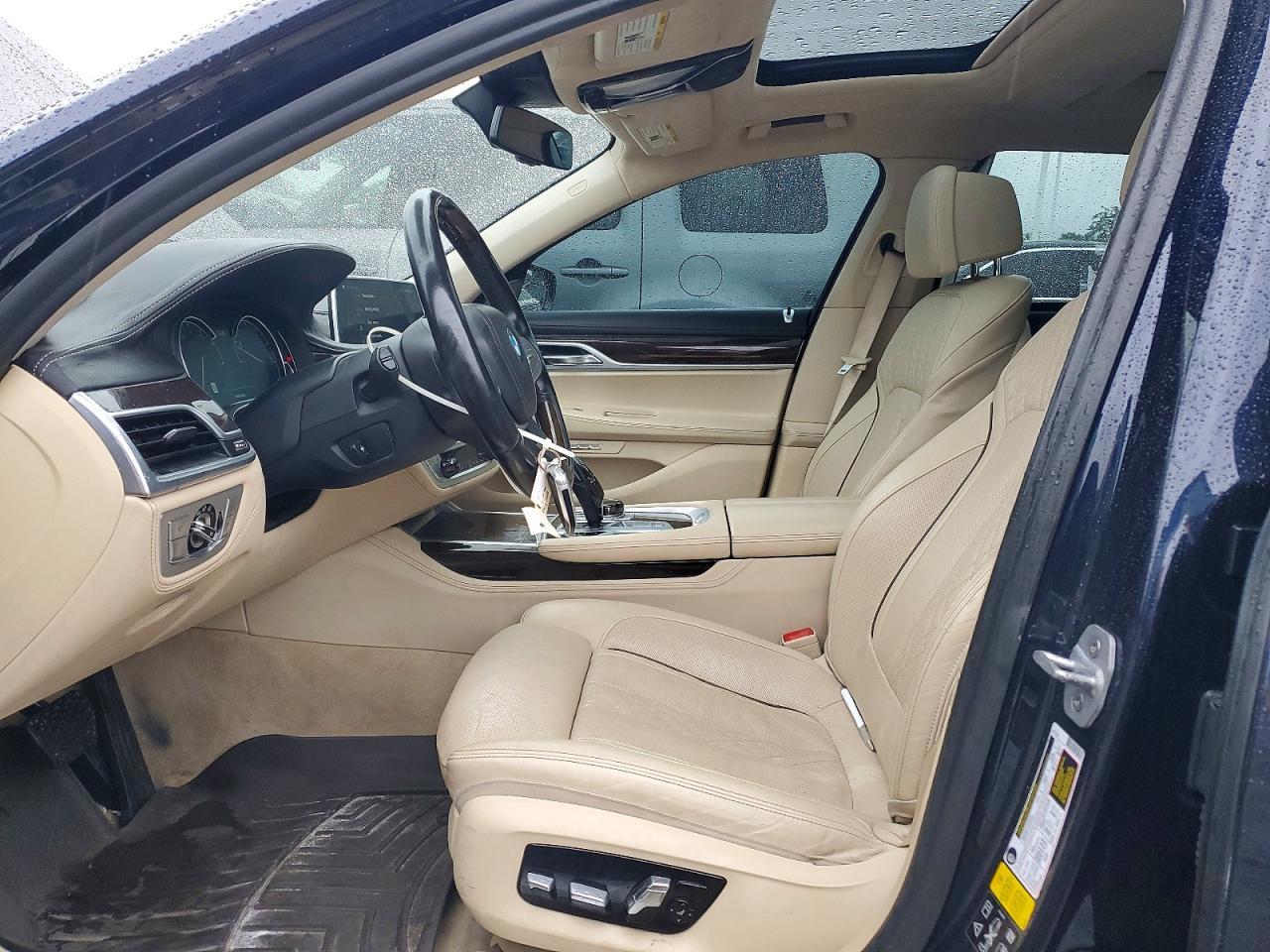 2018 BMW 750 Xi - Image 7