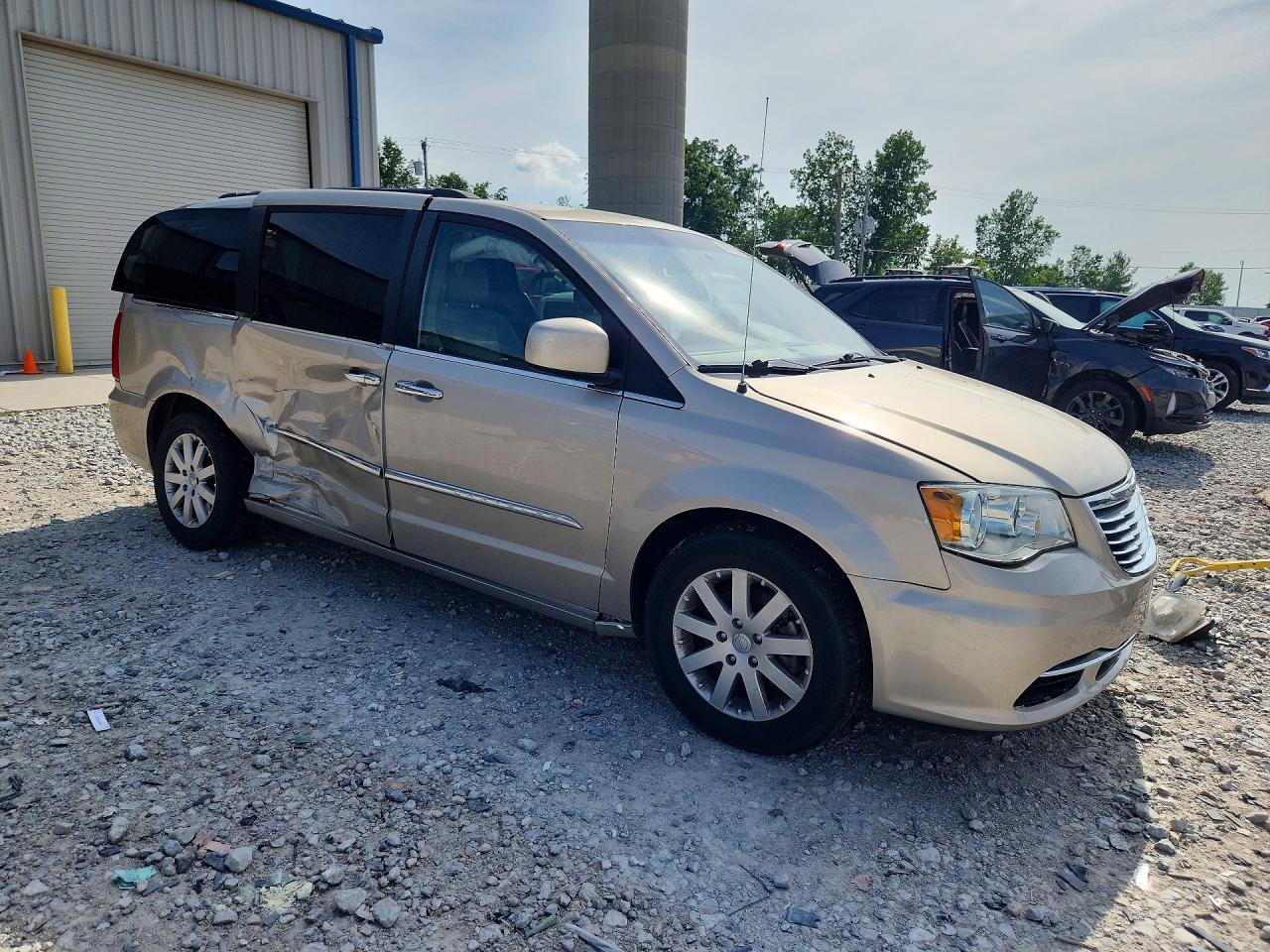 2016 Chrysler Town & Country Touring - Image 4