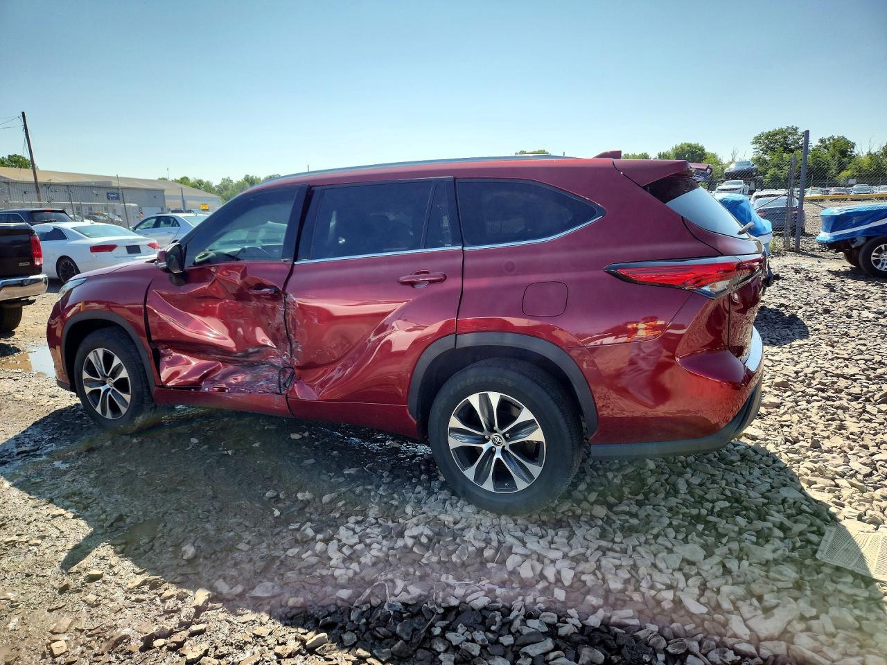 2021 Toyota Highlander Xle - Image 2