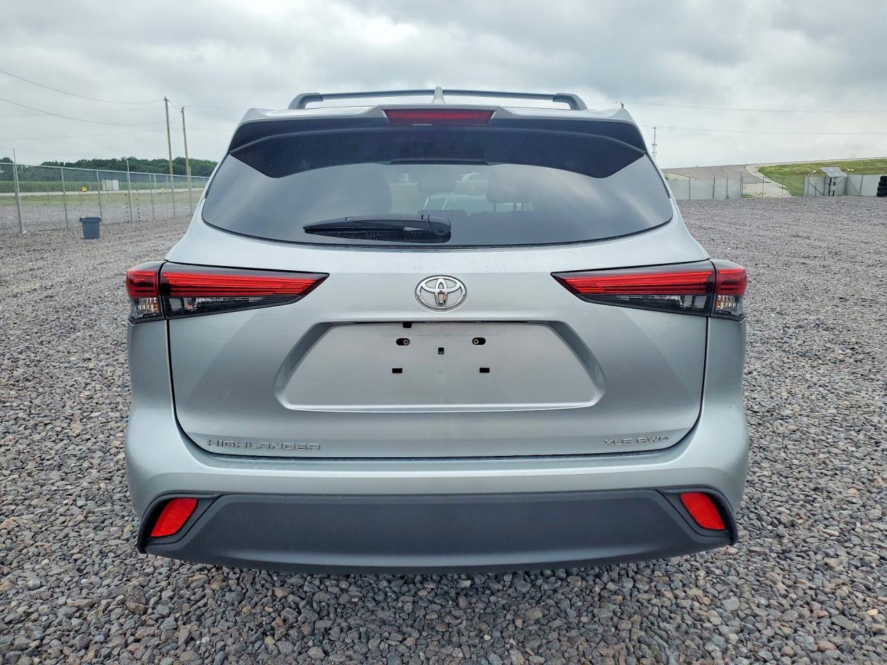 2023 Toyota Highlander Xle - Image 6