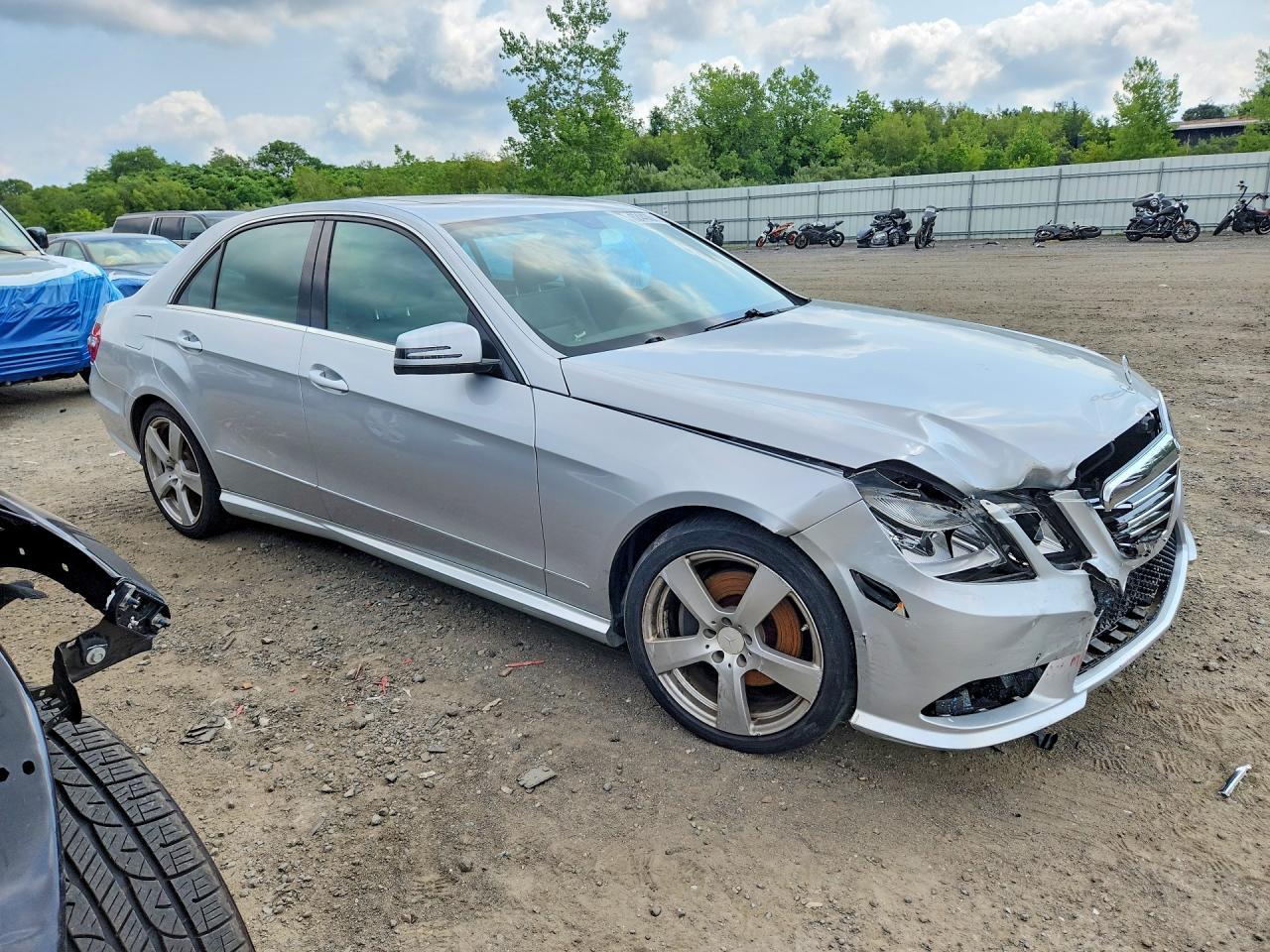 2010 Mercedes-Benz E 350 4Matic - Фото 4