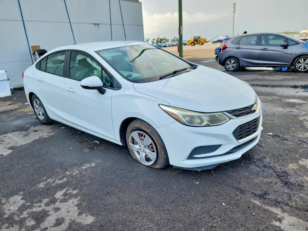 2017 Chevrolet Cruze Ls - Фото 4