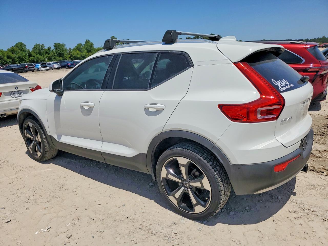 2019 Volvo Xc40 T5 Momentum - Image 2