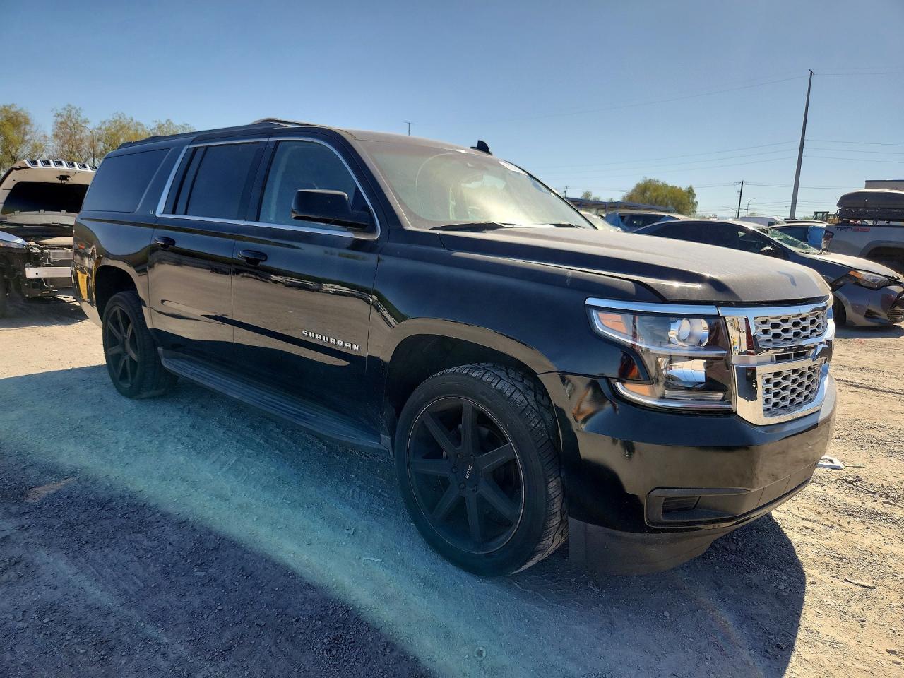 2017 Chevrolet Suburban C1500 Lt - Фото 4