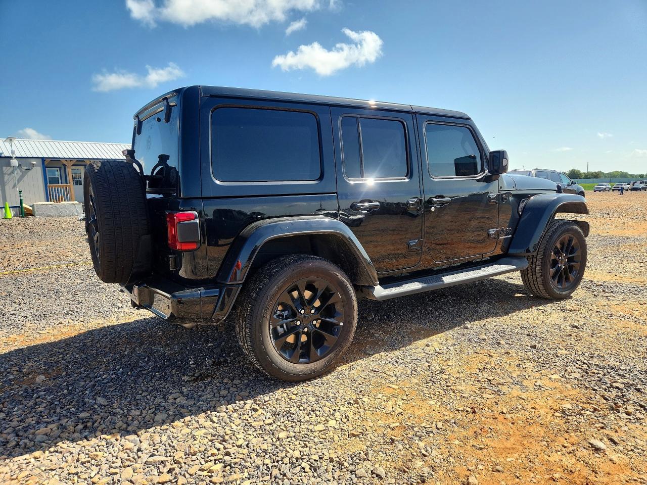2023 Jeep Wrangler Sahara - Фото 3