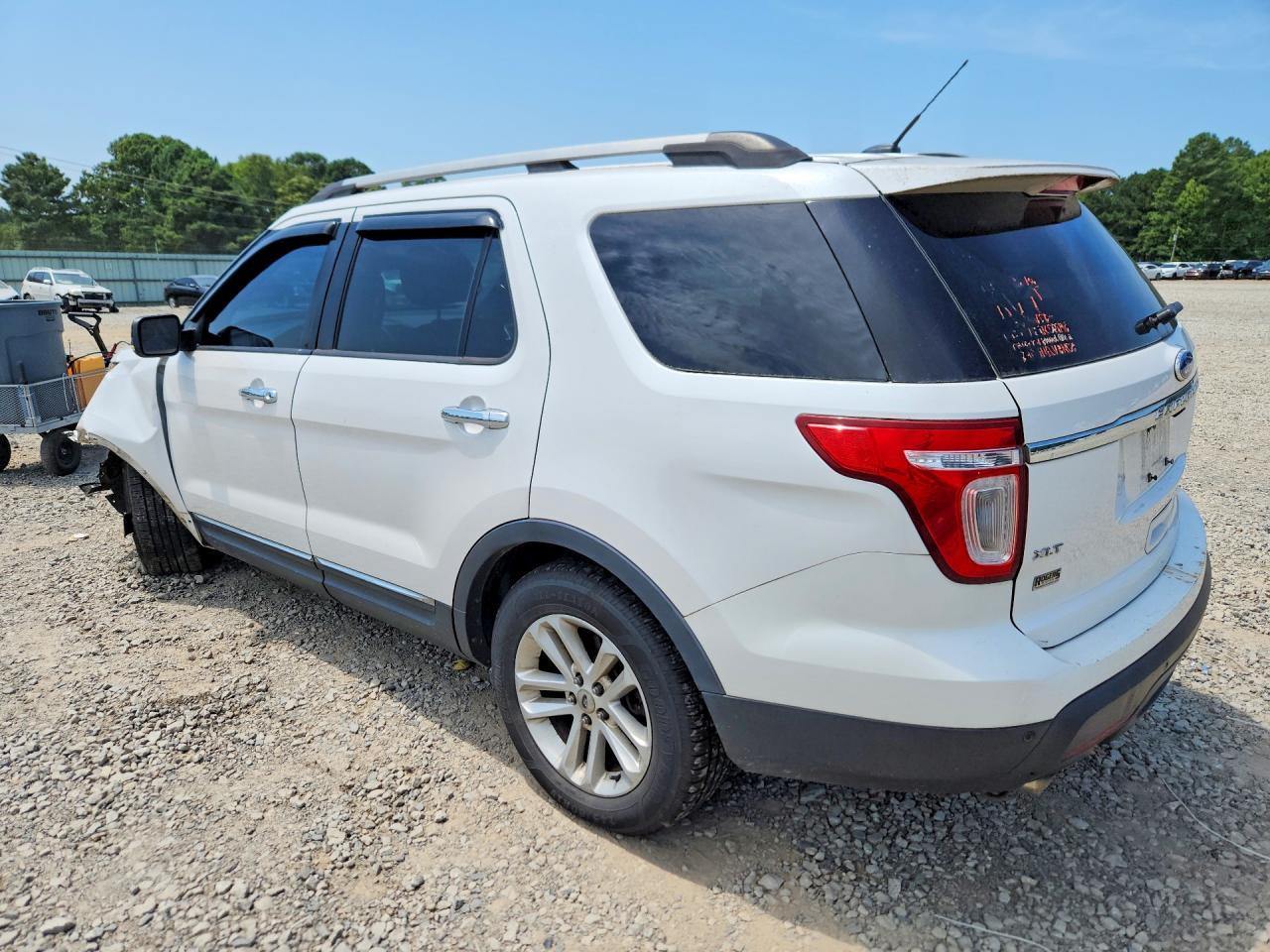 2011 Ford Explorer Xlt - Image 2