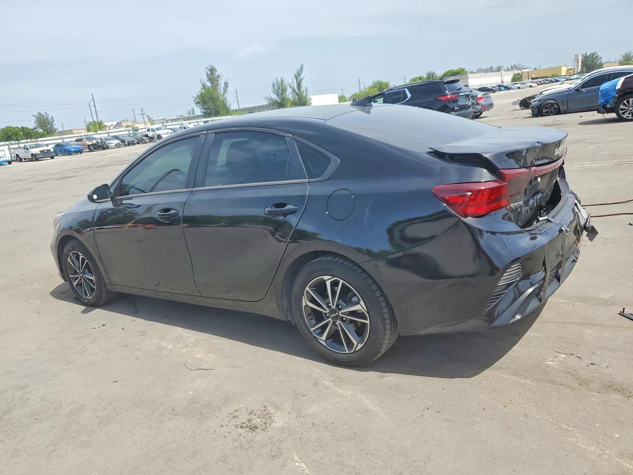 2022 Kia Forte Lxs - Фото 2