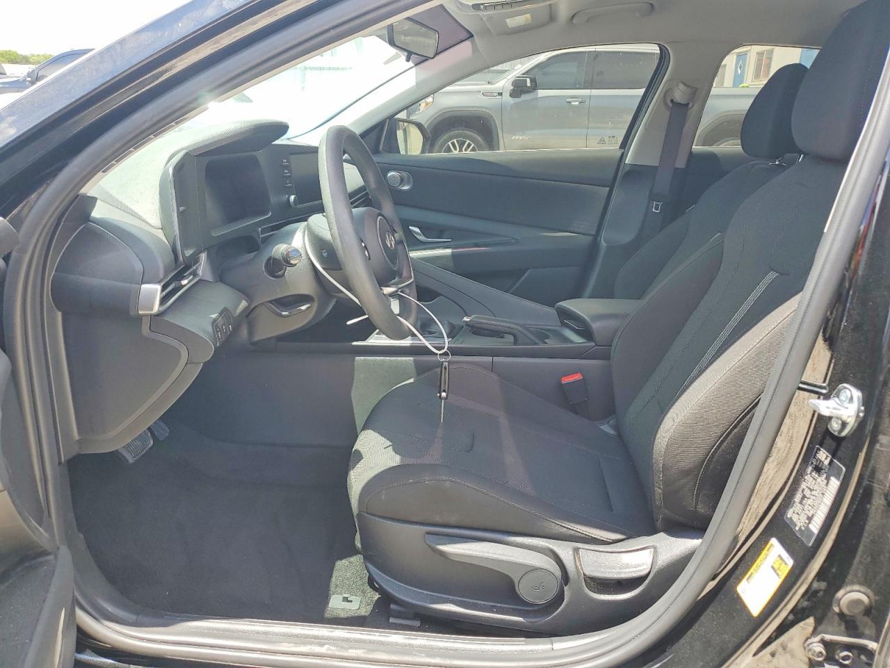 2025 Hyundai Elantra Se - Фото 7