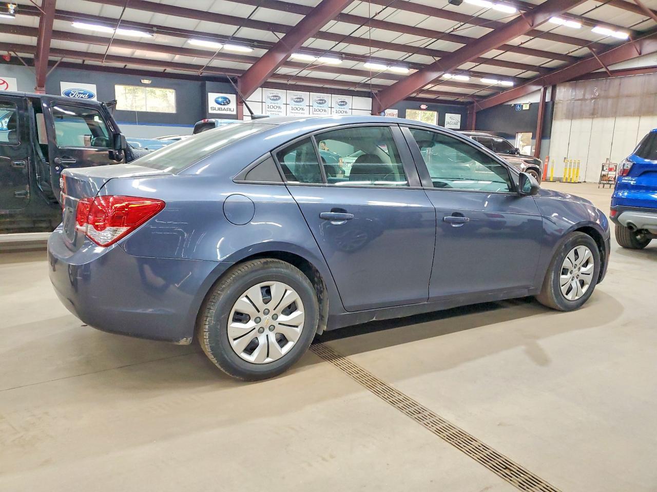 2013 Chevrolet Cruze Ls - Image 3