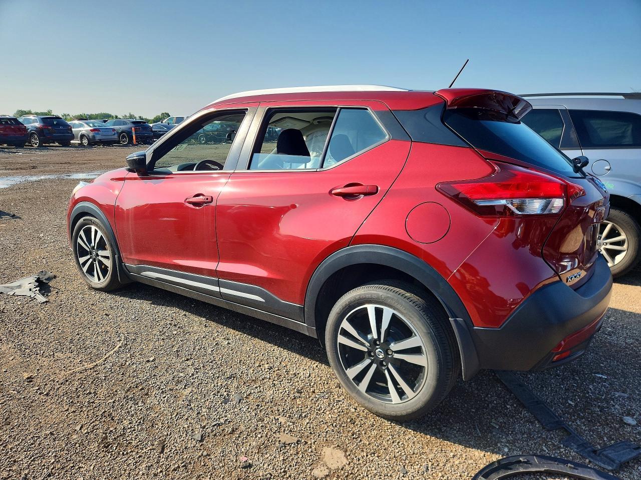 2019 Nissan Kicks Sr - Image 2