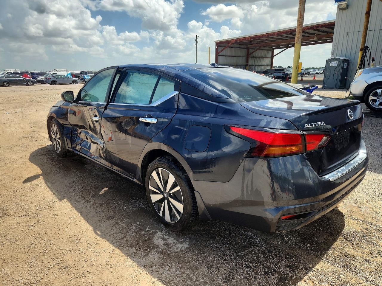 2022 Nissan Altima Sv - Image 2