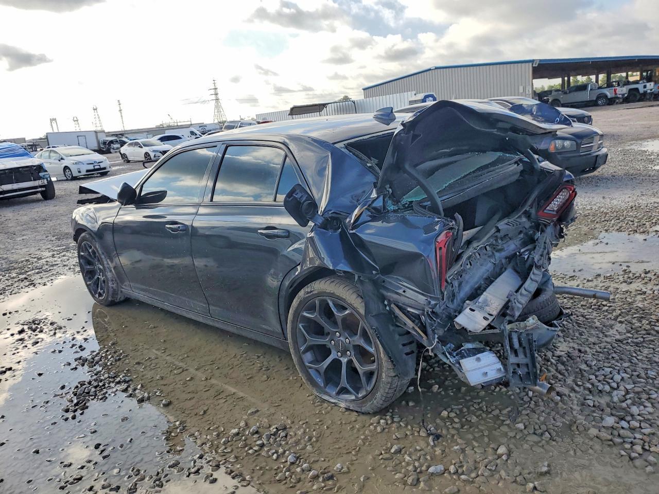 2019 Chrysler 300 S - Фото 2