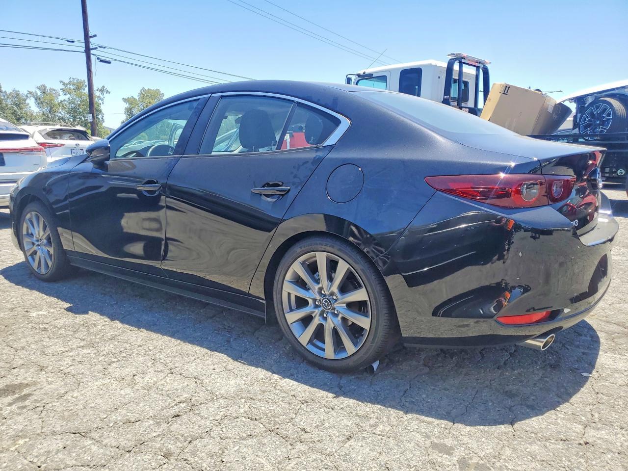 2026 Mazda 3 Preferred/Carbon Edition - Image 2