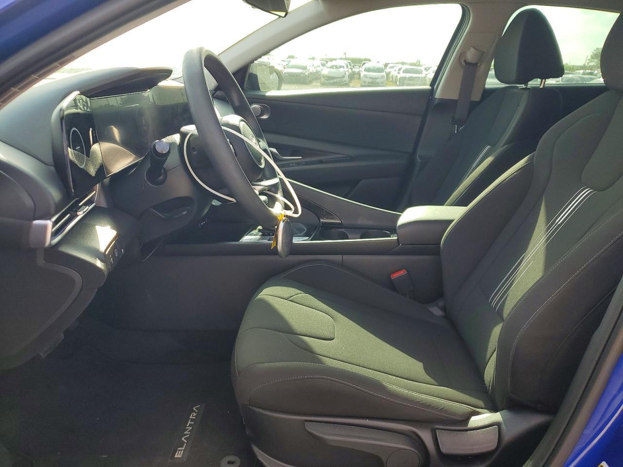 2024 Hyundai Elantra Blue - Image 7