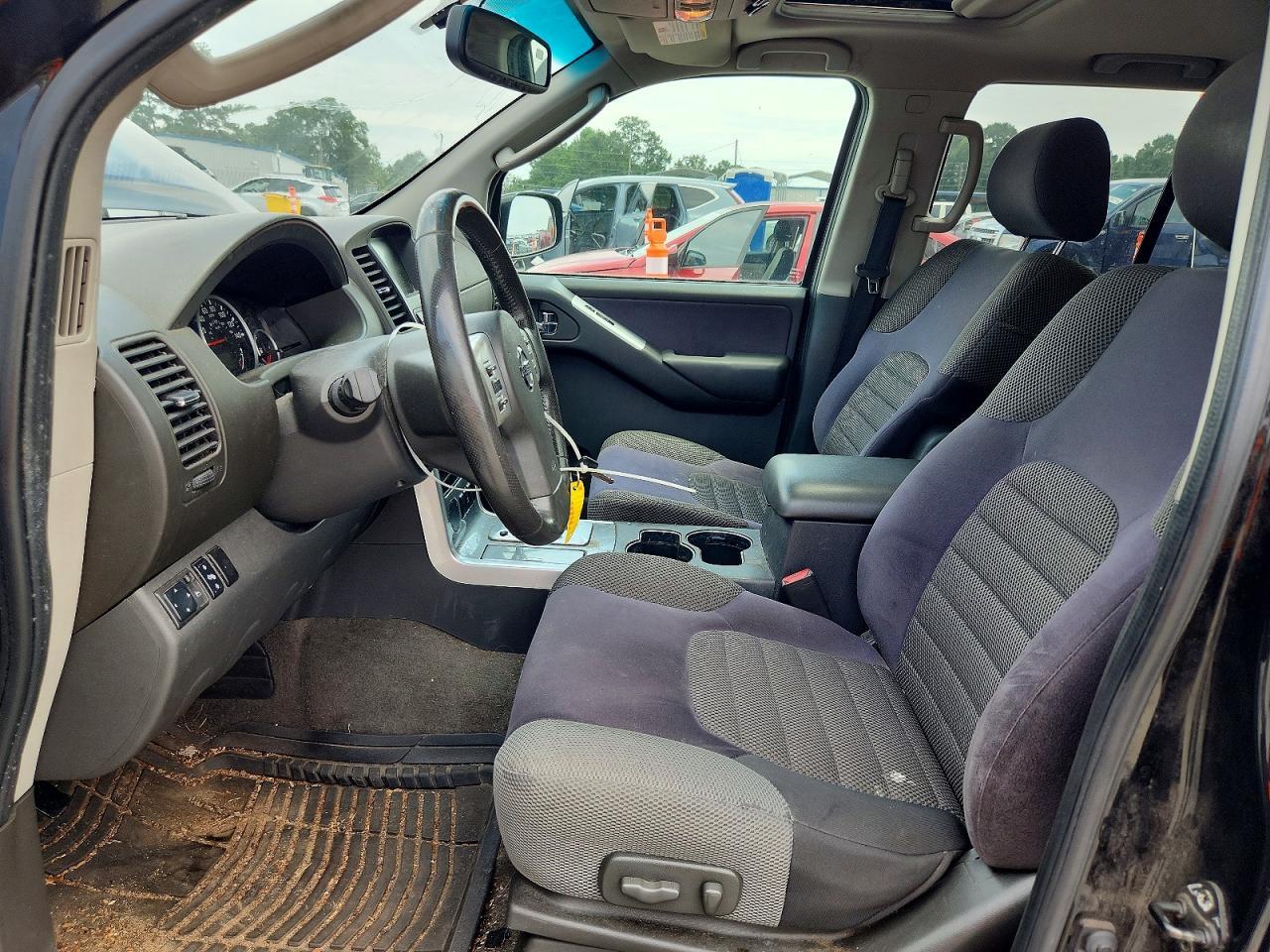 2008 Nissan Pathfinder S - Image 7