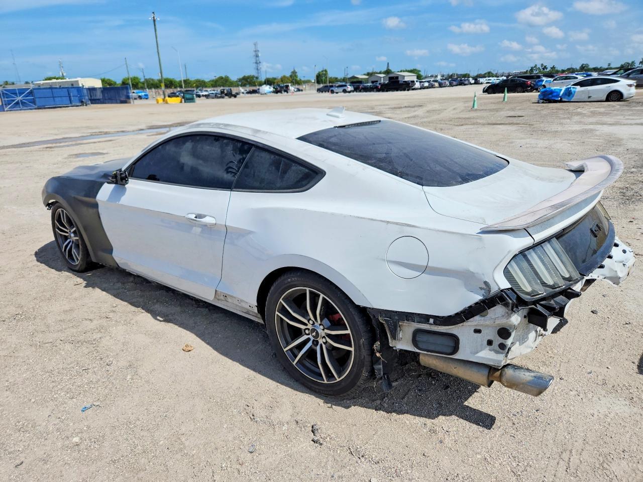 2020 Ford Mustang Gt - Фото 2