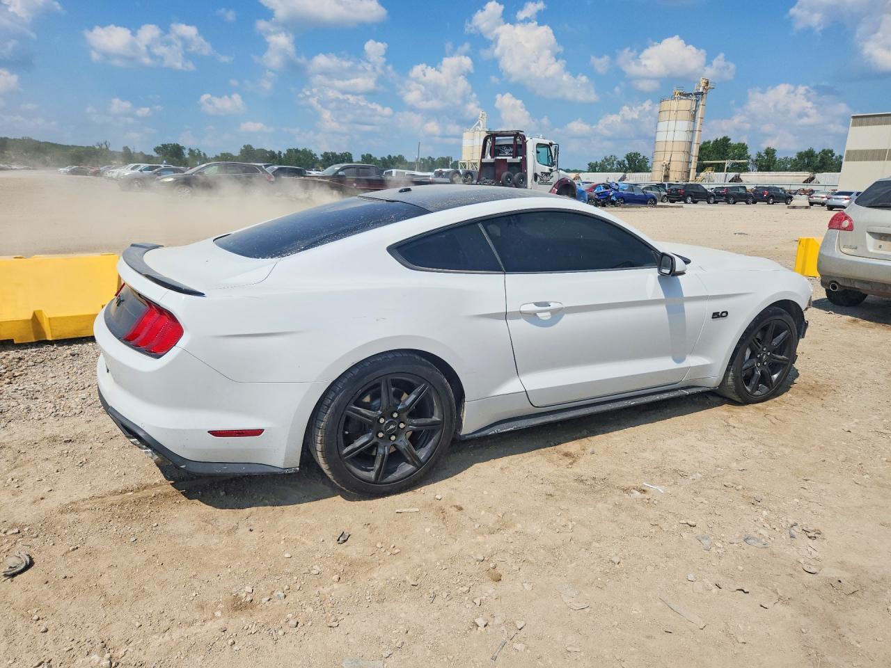 2019 Ford Mustang Gt - Image 3