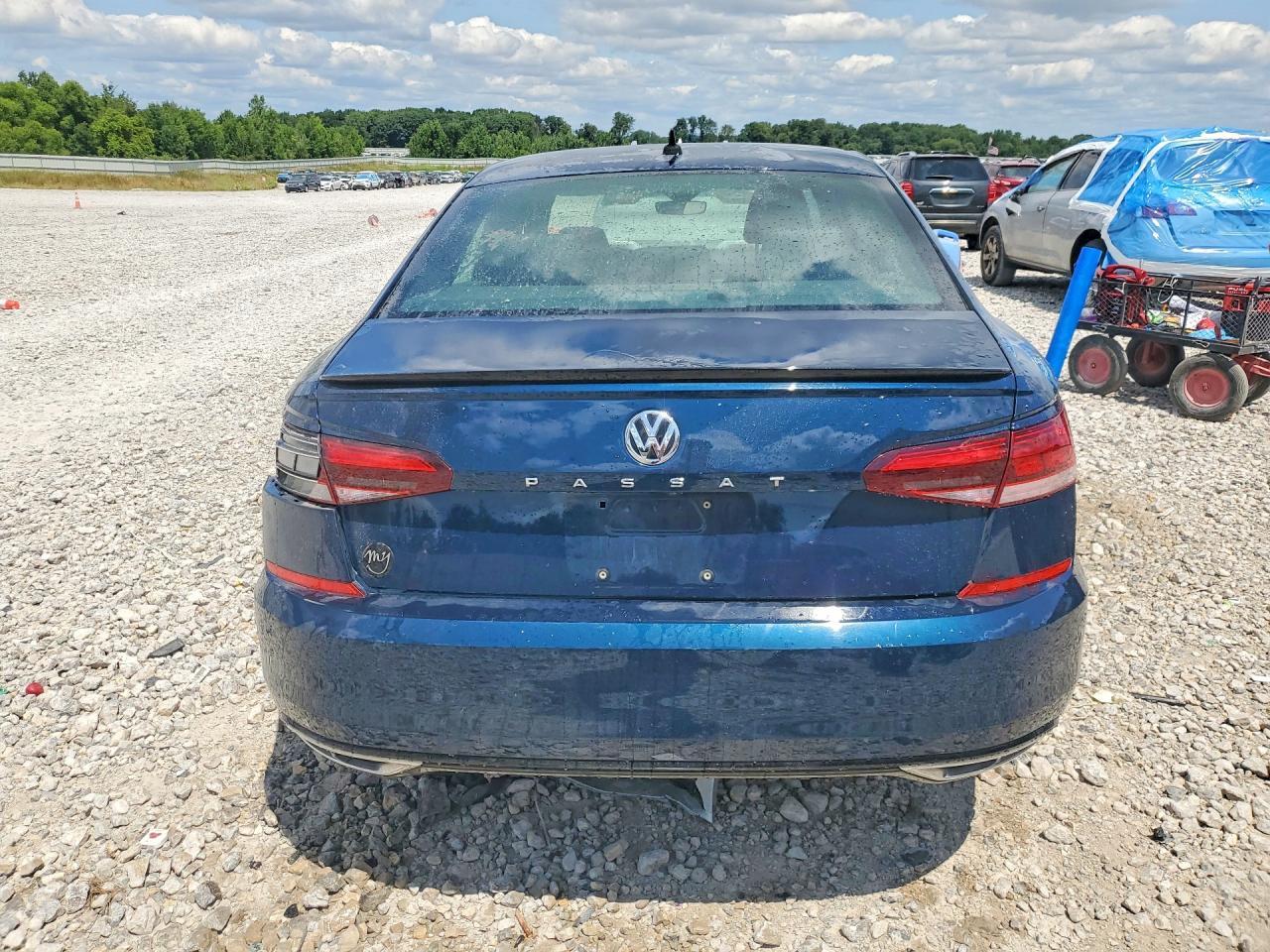 2021 Volkswagen Passat R-Line - Image 6