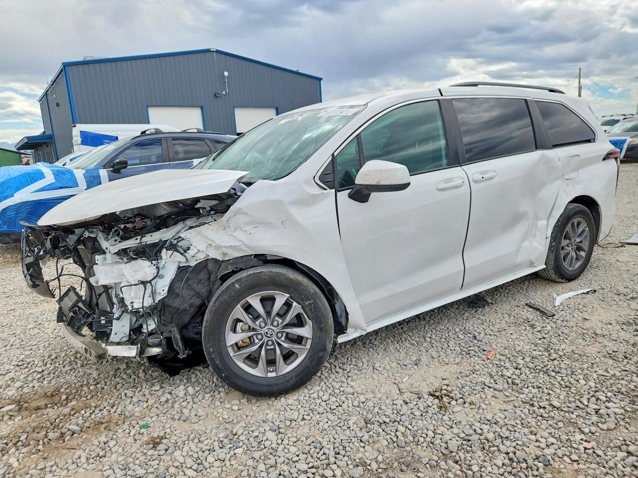 2025 Toyota Sienna Le