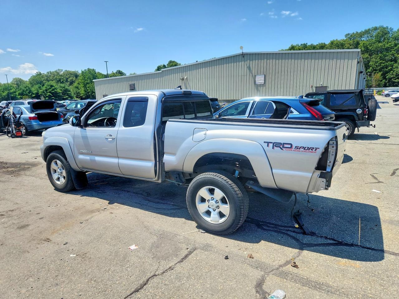 2015 Toyota Tacoma V6 - Image 2