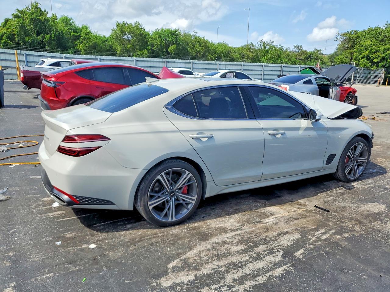 2025 Genesis G70 2.5T Sport Prestige - Image 3