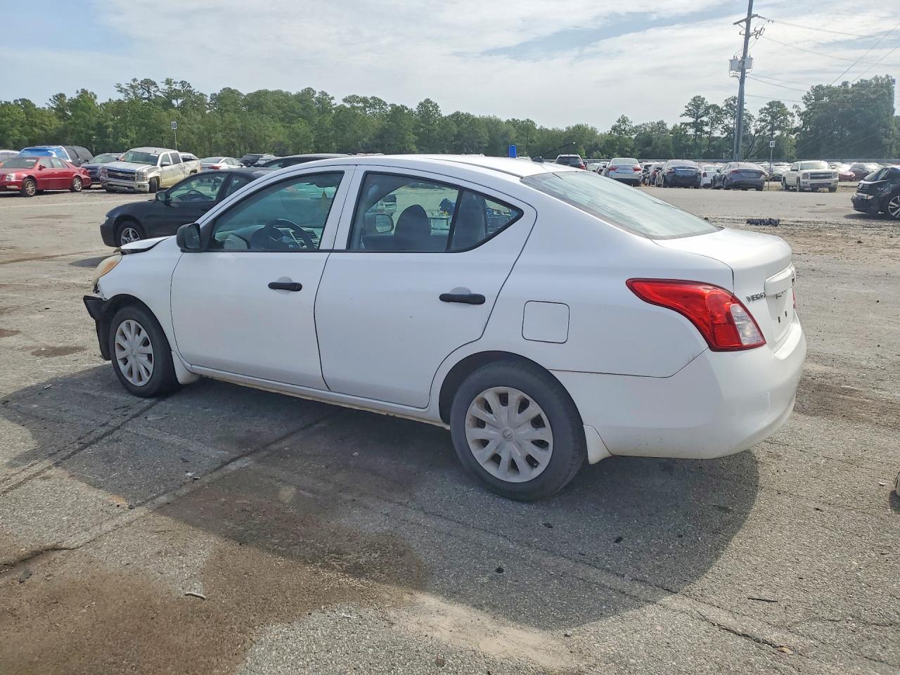 2013 Nissan Versa 1.6 S - Фото 2