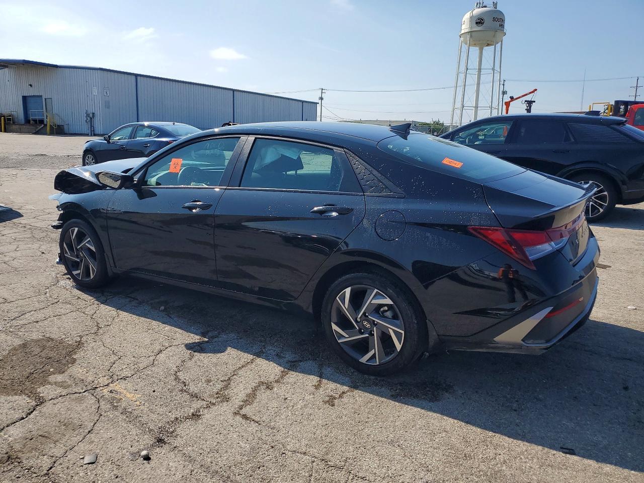 2025 Hyundai Elantra Sel Sport - Image 2