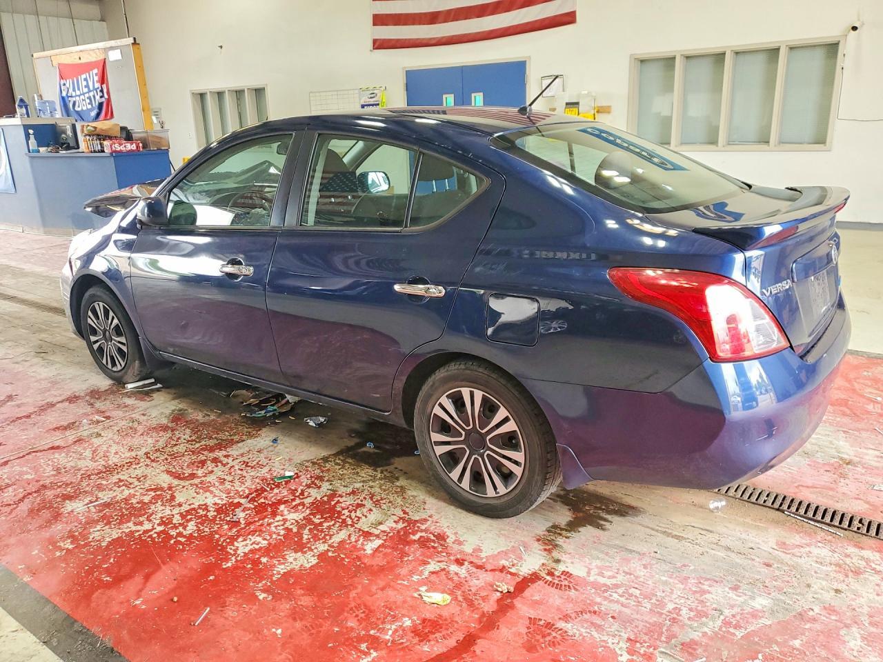 2013 Nissan Versa 1.6 S - Image 2