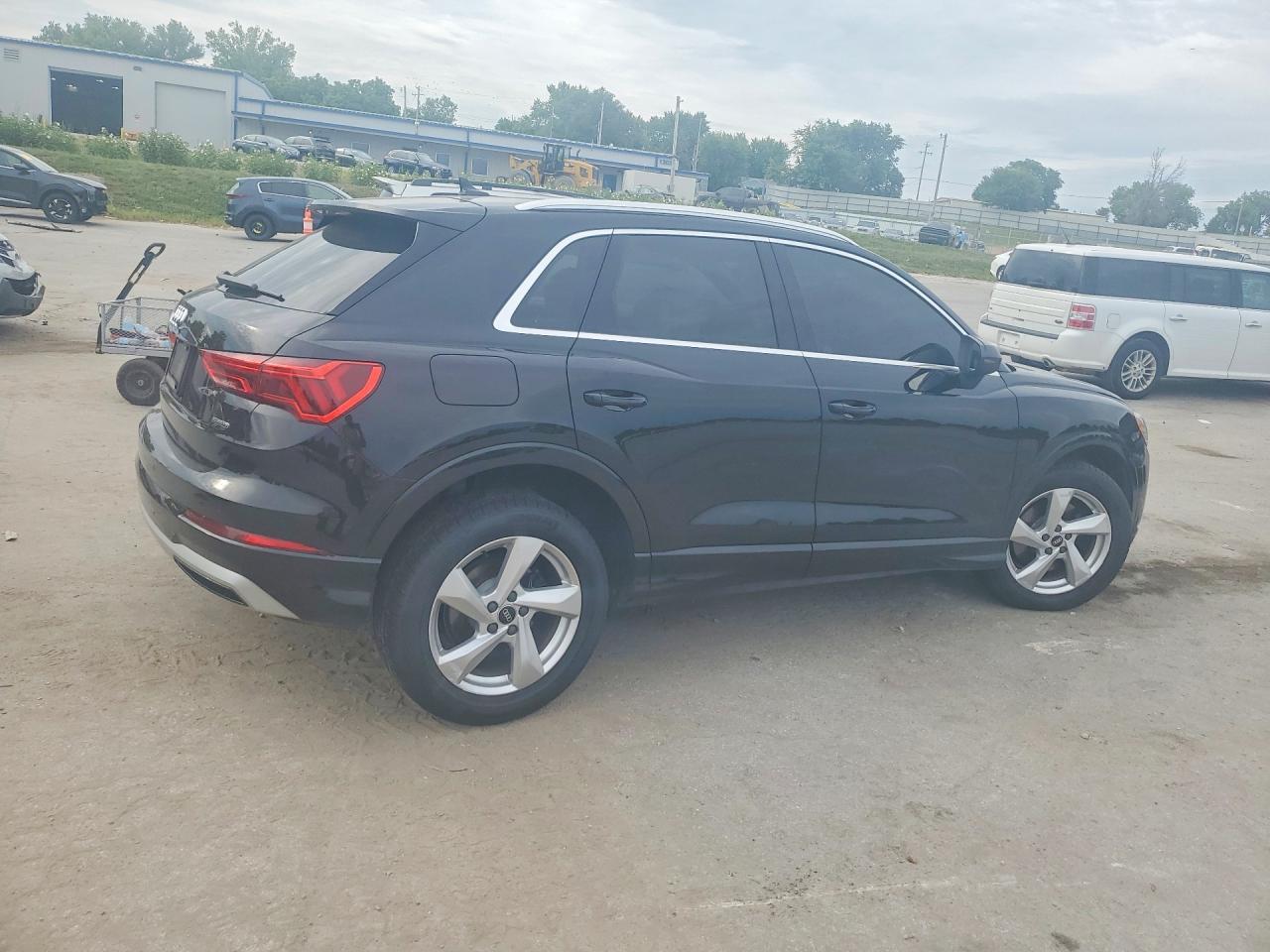 2021 Audi Q3 Premium 40 - Фото 3
