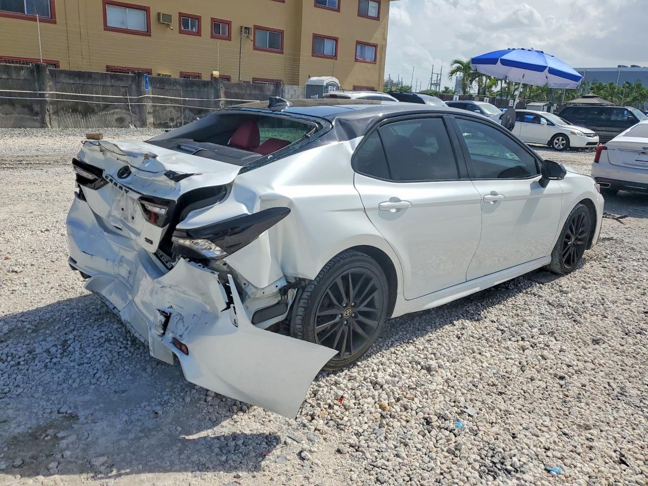 2021 Toyota Camry Xse - Фото 3