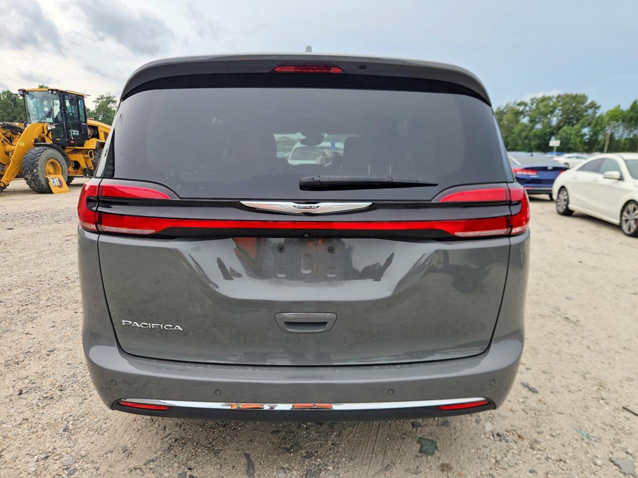 2022 Chrysler Pacifica Touring L - Image 6