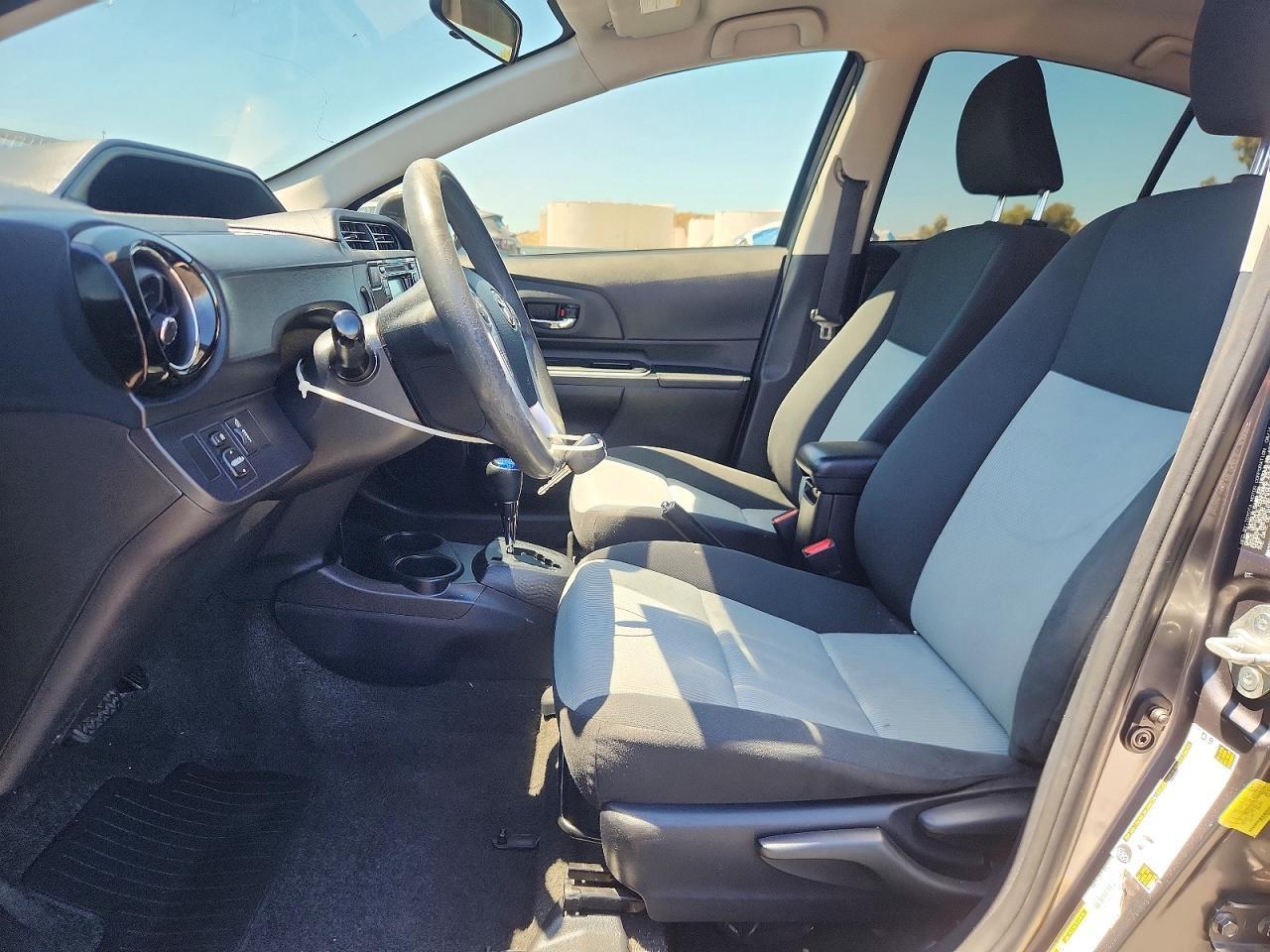 2016 Toyota Prius C Two - Фото 7