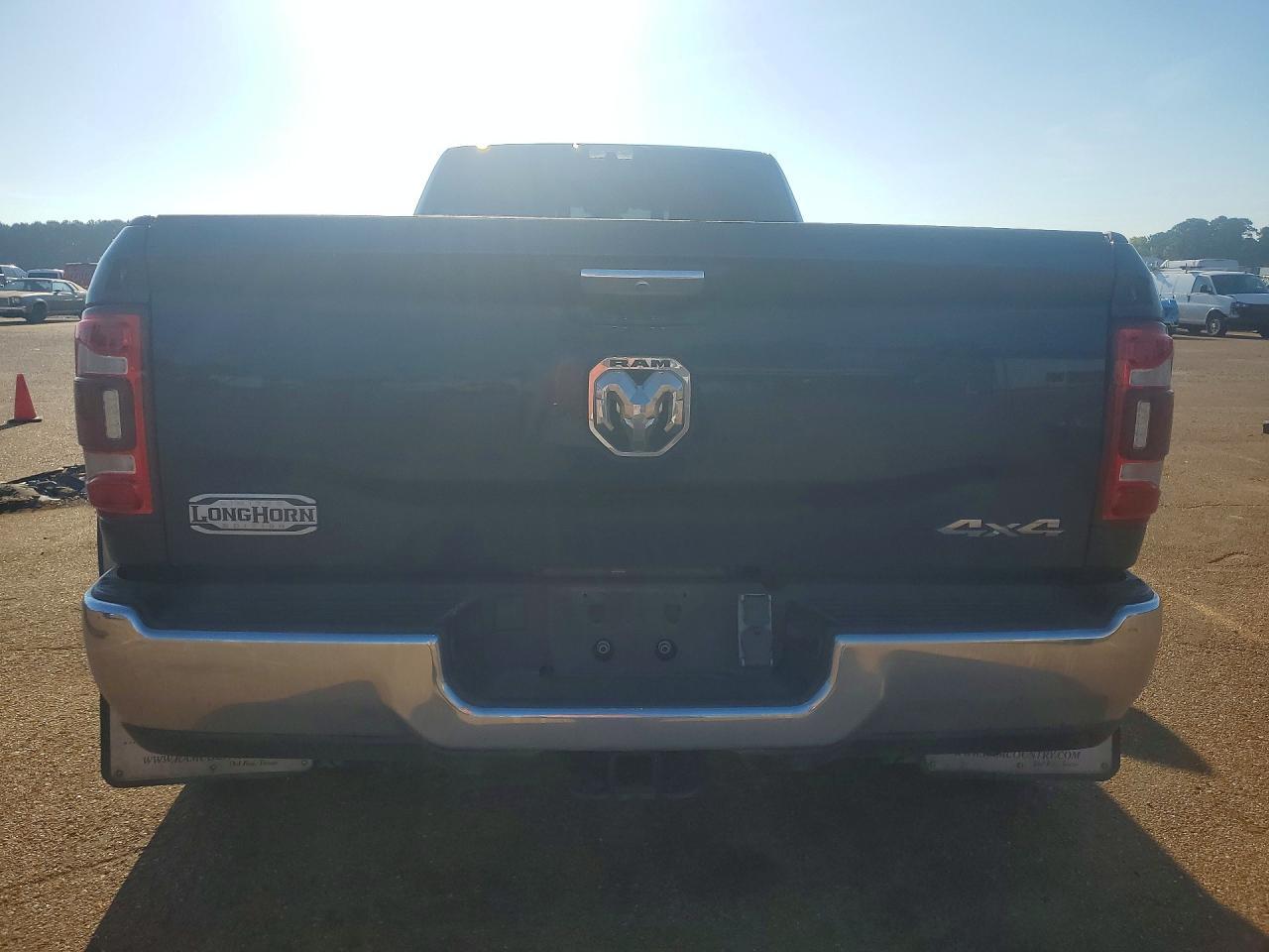 2022 Ram 3500 Longhorn - Фото 6