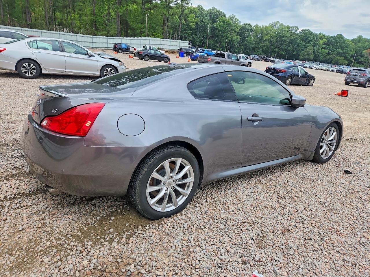 2013 Infiniti G37 Coupe Journey - Image 3
