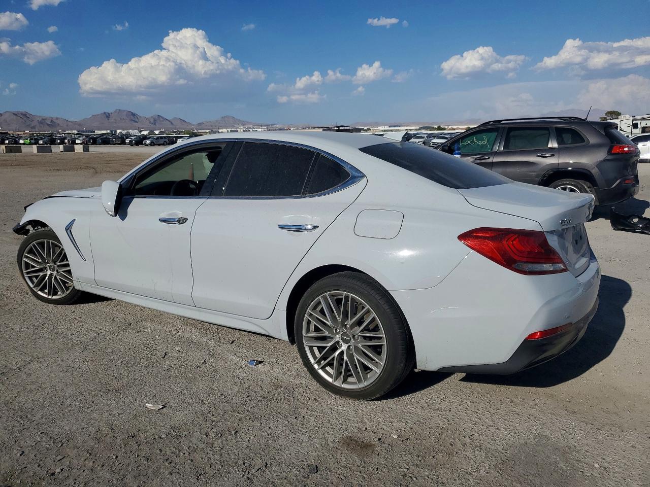 2020 Genesis G70 2.0T - Фото 2