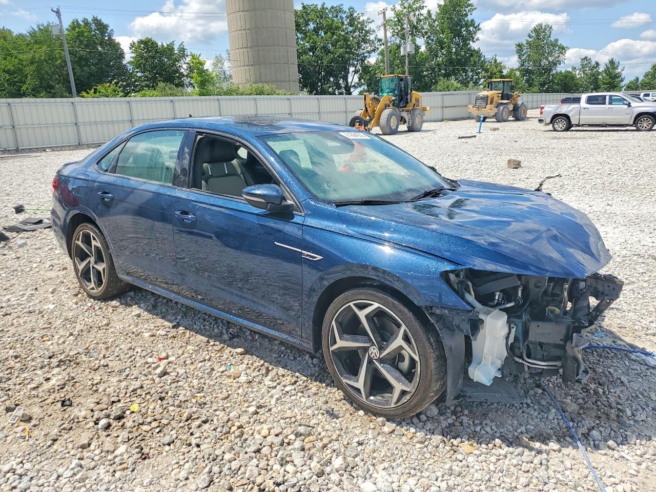 2021 Volkswagen Passat R-Line - Image 4
