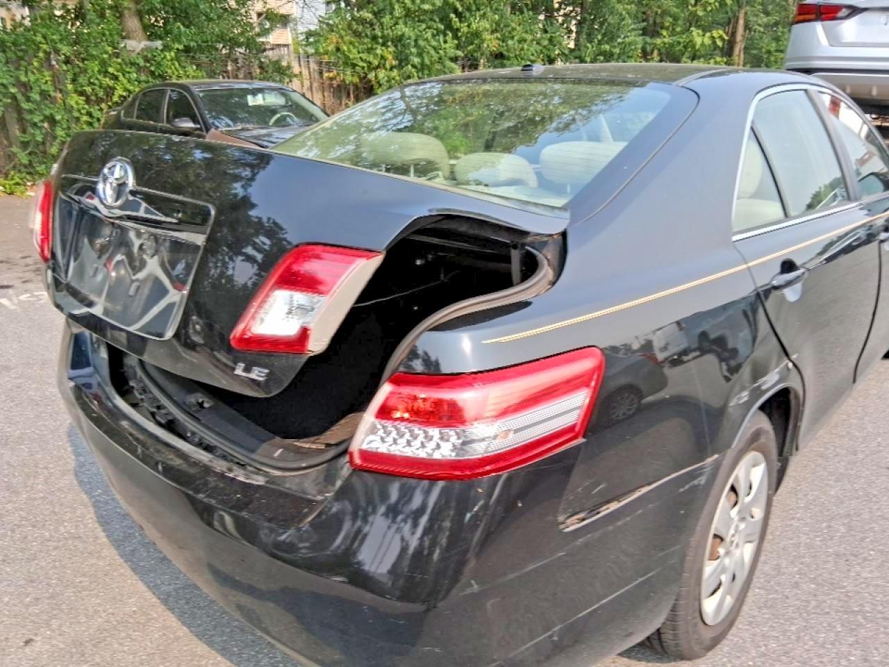 2010 Toyota Camry Le - Фото 3