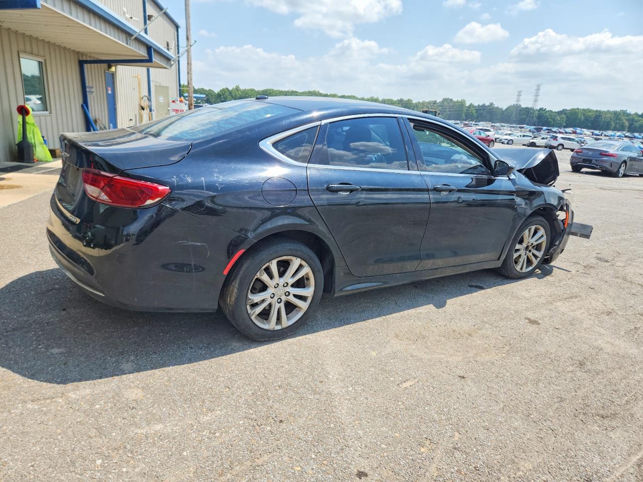 2015 Chrysler 200 Limited - Фото 3