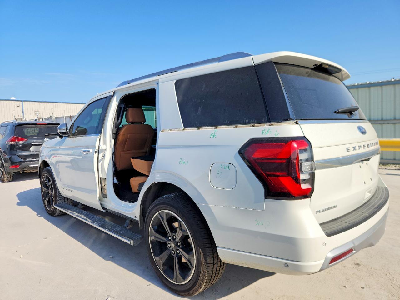 2022 Ford Expedition Platinum - Image 2