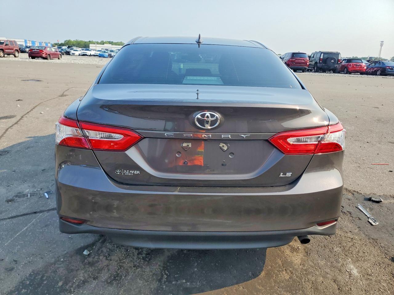 2020 Toyota Camry Le - Фото 6