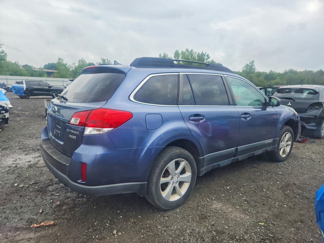 2014 Subaru Outback 2.5I Premium - Image 3