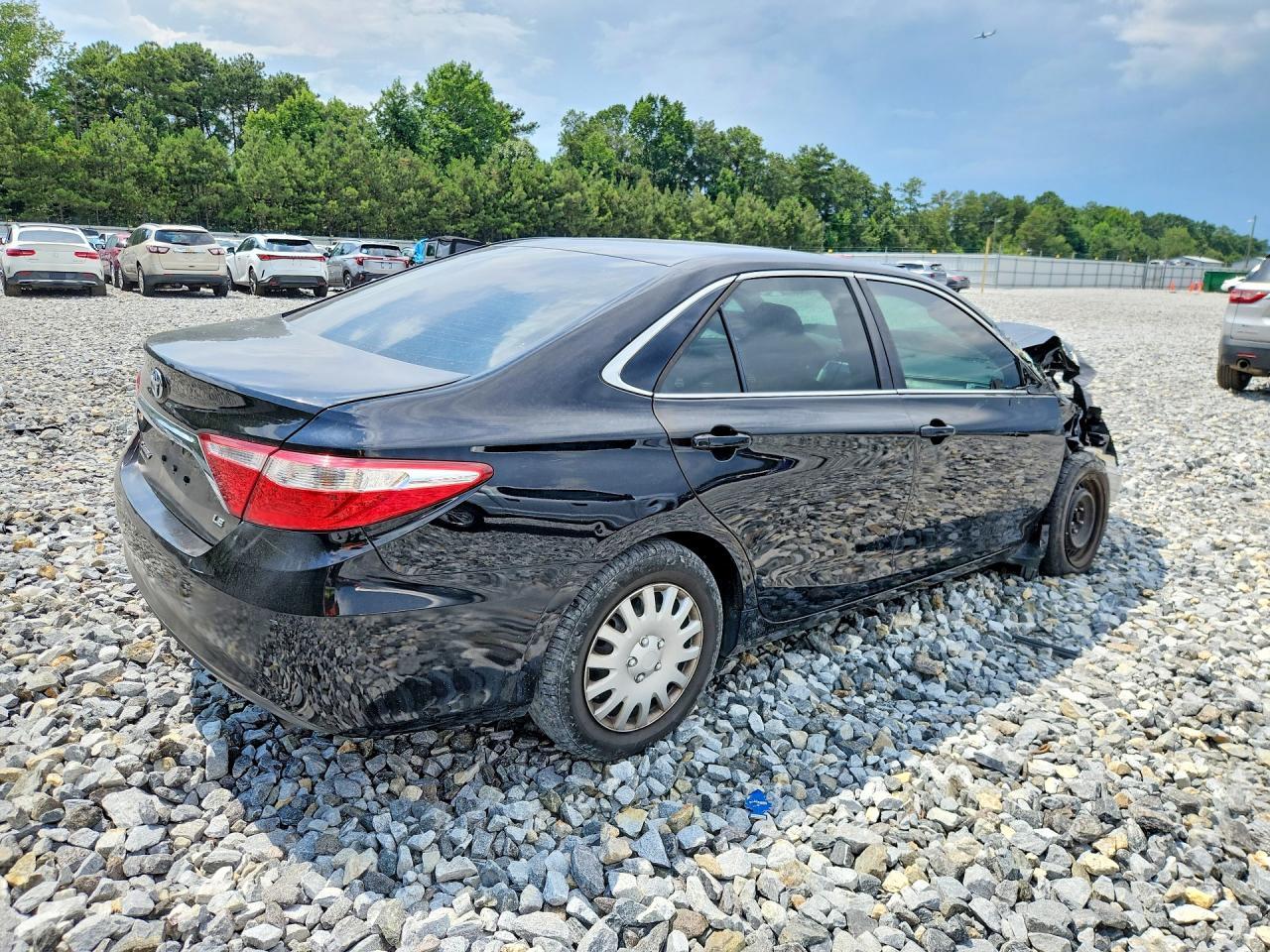 2016 Toyota Camry Le - Фото 3